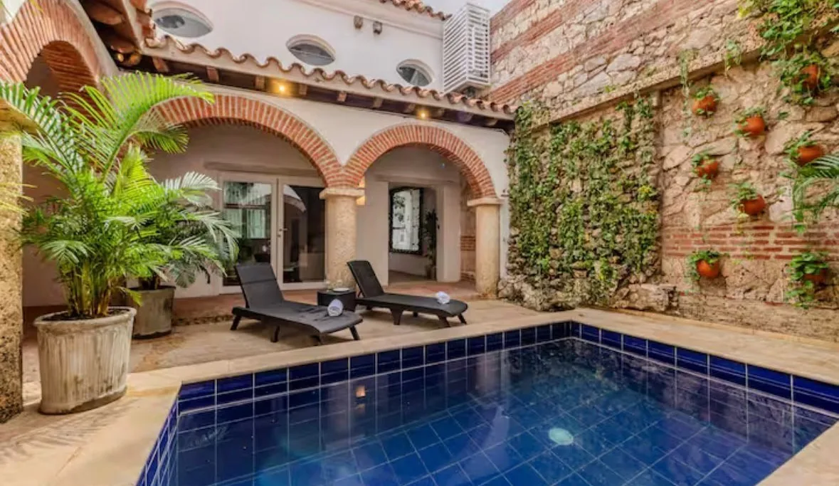 03-casa-bovedas-de-santana-private-courtyard-swimming-pool