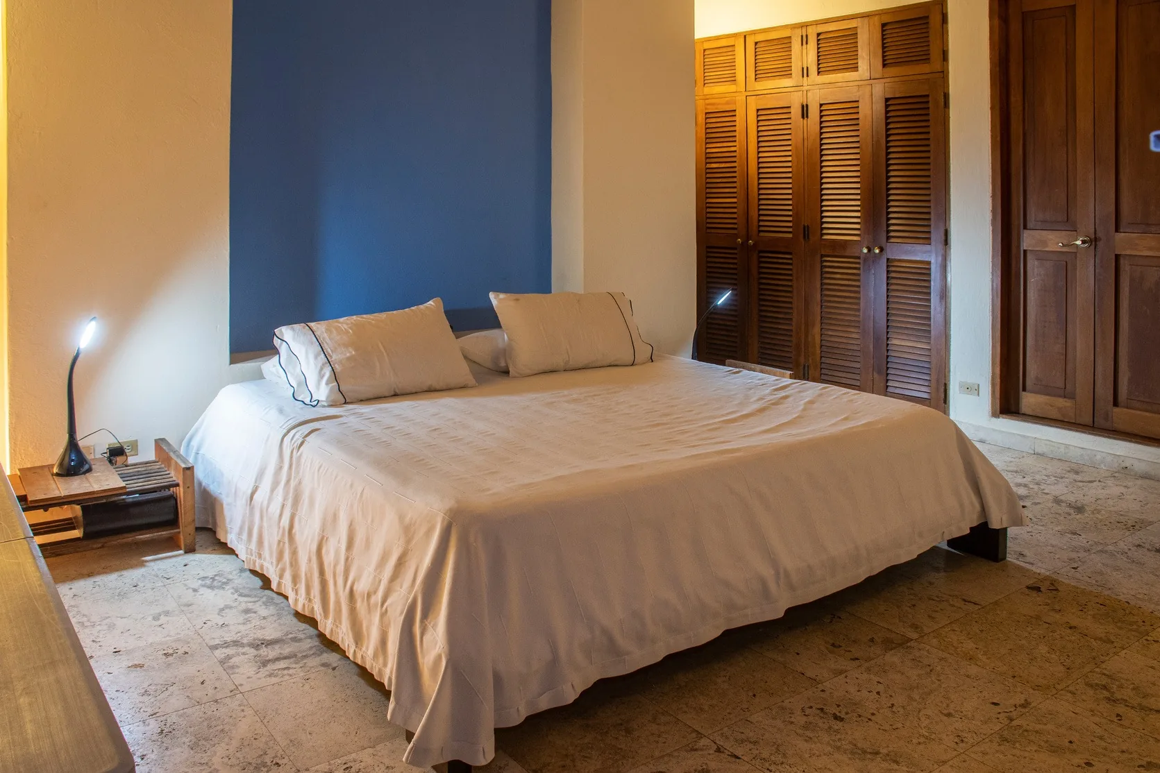 10-casa-fernandez-guest-bedroom