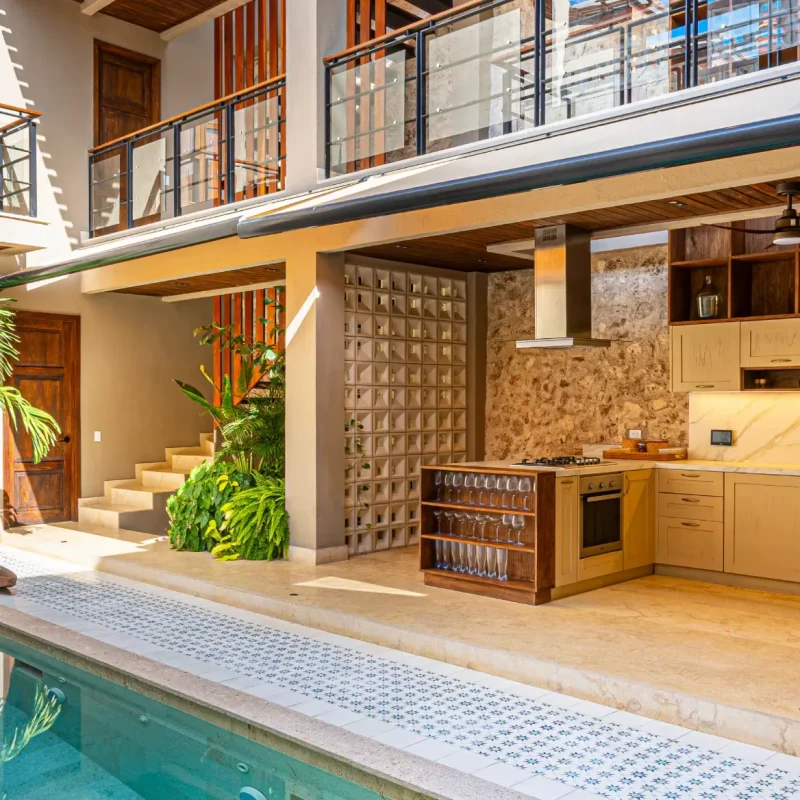 05-casa-emilia-piscina-cocina-abierta