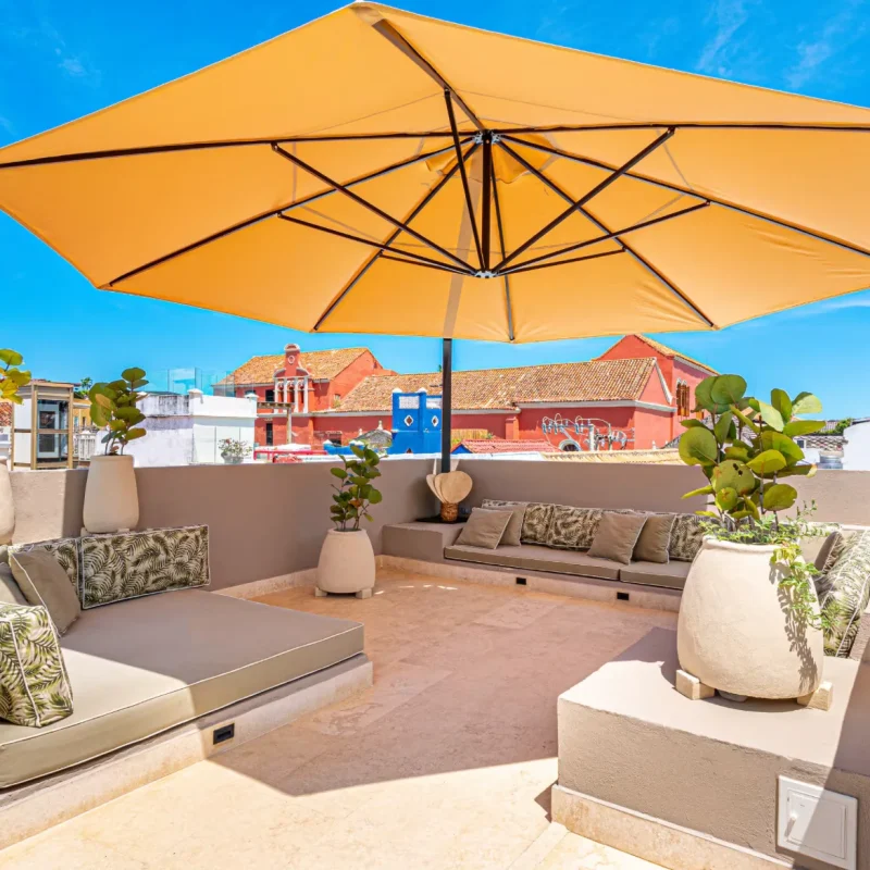 12-casa-emilia-terraza-ciudad-amurallada